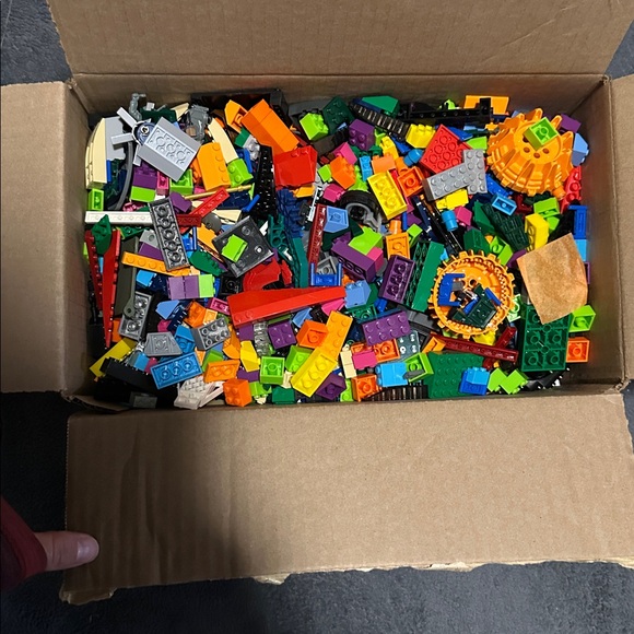 over 7 pounds of legos - Picture 3 of 4